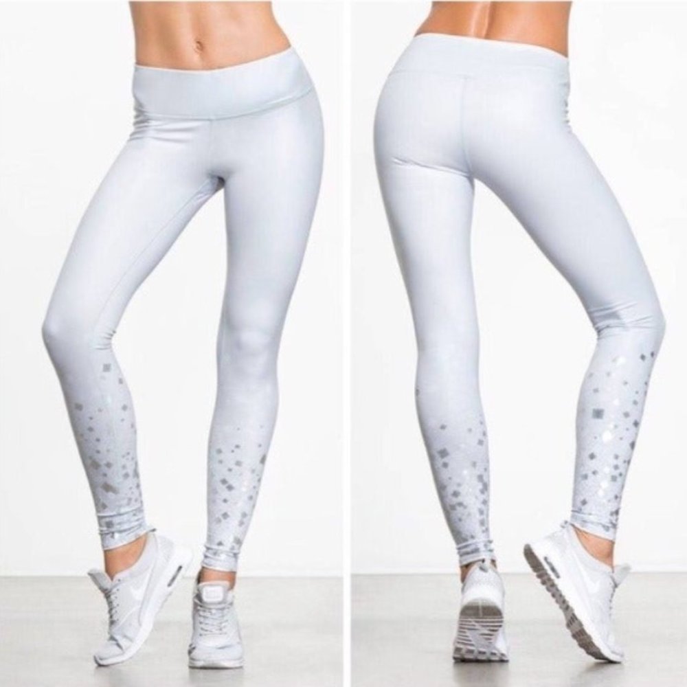 NWOT ALO Yoga Silver Dusk Airbrush Leggings